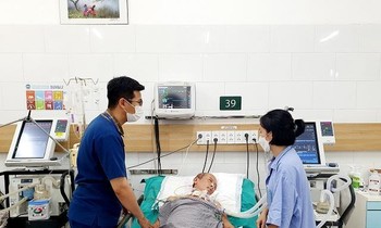 Tổn thương não, hôn mê vì uống rượu ngâm rễ cây chữa đau xương khớp