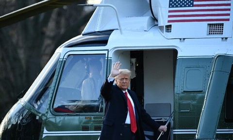 Mỹ bắn 21 phát đại bác để chia tay ông Trump