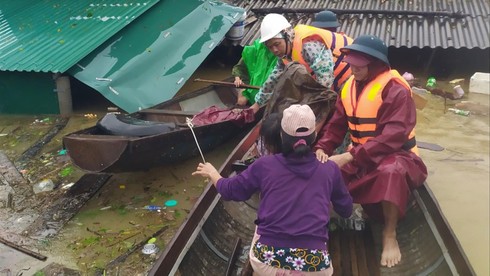 Gặp lại 'tay lái' cừ khôi trong lũ
