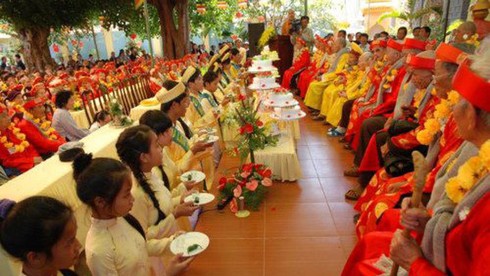 Nghi thức Bông hồng cài áo trong ngày lễ Vu Lan bắt nguồn từ đâu?