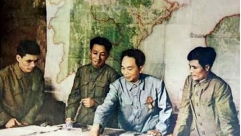 Ngay sau khi quyết định chọn chiến dịch Điện Biên Phủ là trận quyết chiến, chiến lược, ban đầu TƯ Đảng đã xác định phương châm nào?
