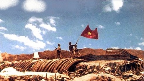 Ai là người trực tiếp chỉ huy cuộc vây bắt tướng De Castries ngày 7/5/1954?