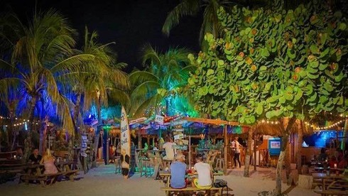 Curacao thu hút du khách bởi điều gì?