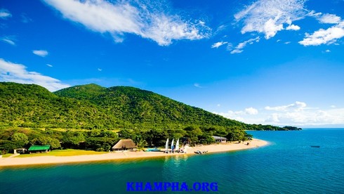 Hồ Nyasa sâu 706mét nối Mozambique với 2 quốc gia nào?