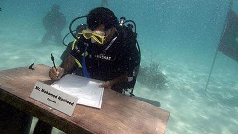 Nội các Maldives từng họp dưới đáy biển vào năm nào?