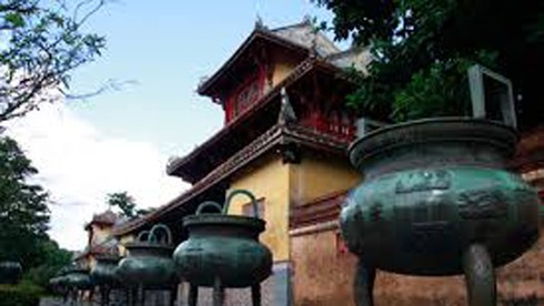 Chúa Nguyễn Phúc Chu là người tôn sùng đạo nào?