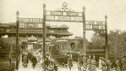 Chúa Nguyễn Phúc Chu có 146 người con. Ông truyền ngôi cho ai?