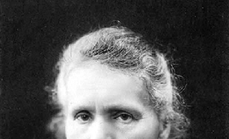 Marie Curie biết đọc khi mấy tuổi?