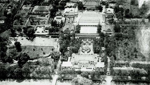 Trường Đại học đầu tiên của Việt Nam được thành lập năm nào?
