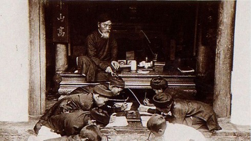 Cuốn sách nào do thầy Chu Văn An soạn thảo được xem là giáo trình dạy học đầu tiên của nước ta?