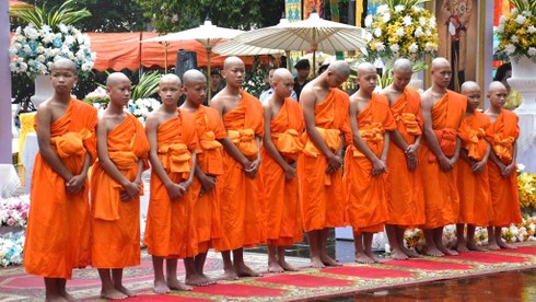 Ở Thái, nếu ra khỏi nhà mà không mặc đồ gì sau đây là bạn đang vi phạm pháp luật?