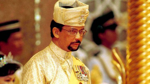 Đất nước Brunei có nhà vua trị vì lâu nhất là bao nhiêu năm?