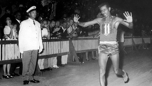 Ethiopia trở thành nước châu Phi đầu tiên giành huy chương vàng Olympic ở nội dung thi đấu nào?