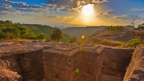 Nhà thờ nguyên khối lớn nhất trên thế giới ở Ethiopia có tên là gì?