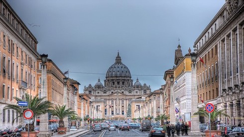 Quốc kỳ Vatican hình gì?