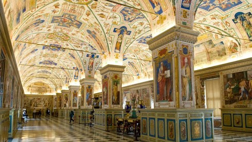 Thư viện Vatican là một trong các thư viện cổ nhất thế giới được thành lập năm nào?