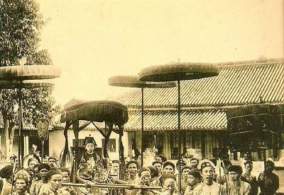 Vị vua nào cùa nhà Nguyễn lên ngôi sớm nhất?
