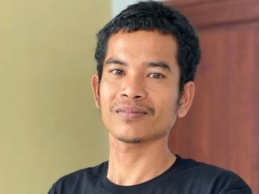 Một người đóng quan tài trở thành tỷ phú nhờ thiên thạch rơi trúng nhà. Người đàn ông này ở nước nào?
