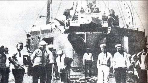 Đại hội II Liên đoàn những người cộng sản đã uỷ nhiệm Mác và Ăngghen cùng viết cuốn sách nào sau đây?