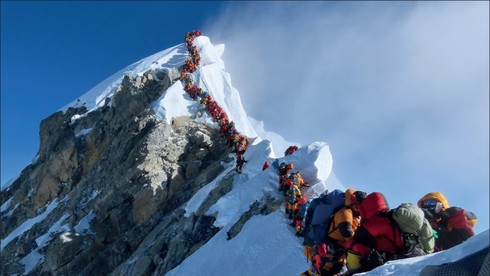 Người Tây Tạng gọi Everest là Chomolangma nghĩa là gì?