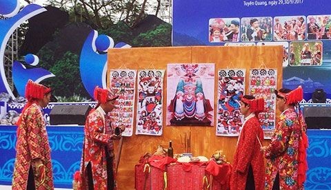 Người Dao có tục thờ cúng chó với ý nghĩa gì sau đây?