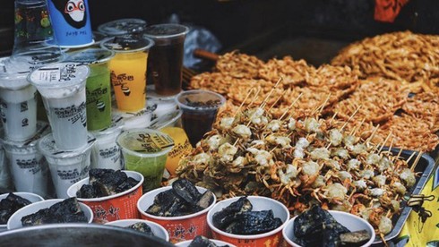 Món ăn nào là đặc sản của Phượng Hoàng cổ trấn?