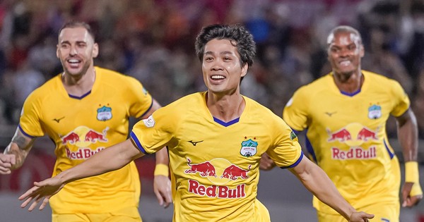 thumbnail - Công Phượng toả sáng, HAGL vươn lên nhì bảng, Sài Gòn FC vẫn đứng cuối