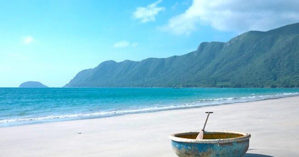 Bãi biển nào ở Quảng Ninh được mệnh danh 