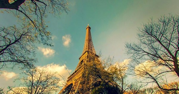 Tháp Eiffel có mấy tầng, được đặt theo tên của ai?
