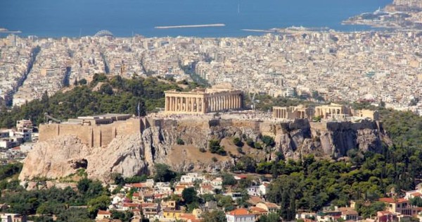 Athens còn được biết đến với biệt danh nào?