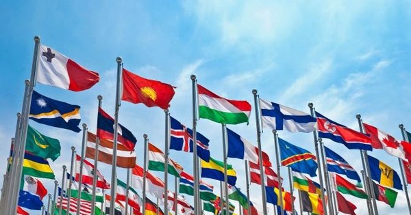 Quốc kỳ của nước nào đơn giản nhất thế giới với nền màu xanh lá cây?