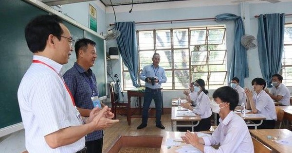 thumbnail - Điểm nhấn giáo dục: Vì sao thù lao chấm thi của giáo viên Bình Phước chỉ bằng ¼ nơi khác
