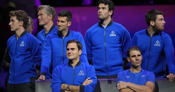 thumbnail - Roger Federer để thua trận cuối sự nghiệp, khóc nức nở chia tay tennis