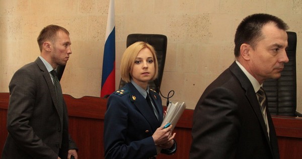 Nữ cȏng tố viên Crimea xinh đẹp ‘gȃy bão’ với diện mạo mới