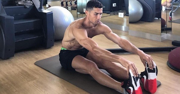 Ronaldo, 'cây trường sinh' của làng túc cầu
