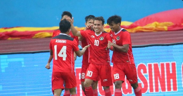 thumbnail - Thắng nhờ hat-trick kỳ lạ, Indonesia giành vé vào bán kết