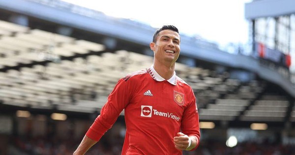 thumbnail - Ronaldo bắn tín hiệu cho thấy đã ‘ngoan ngoãn’ ở lại MU