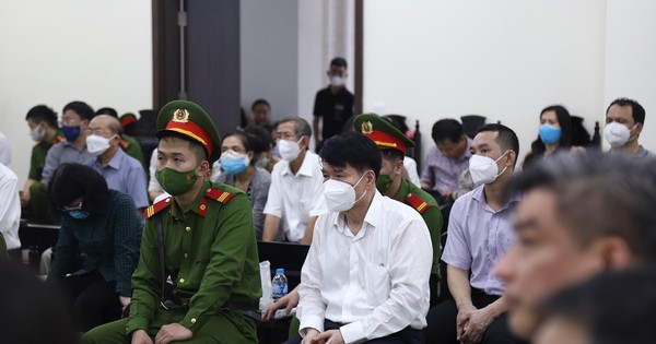 thumbnail - Cựu thứ trưởng Bộ Y tế Trương Quốc Cường bị đề nghị mức án 7 - 8 năm tù