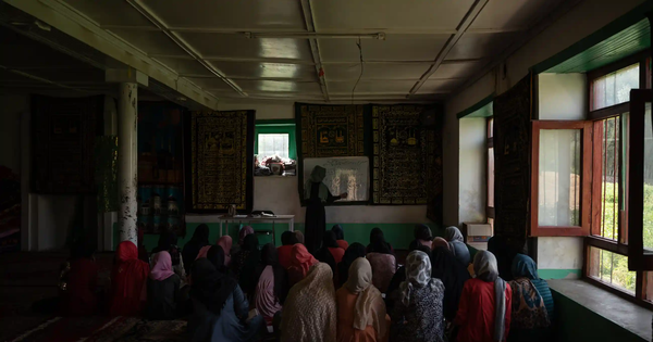Những ngôi trường bí mật ở Afghanistan