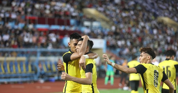 thumbnail - Ngược dòng, U23 Malaysia đánh bại U23 Thái Lan 2-1