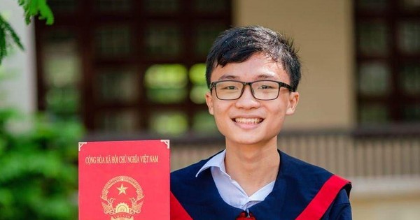 thumbnail - Ước mơ trở thành bác sĩ của thủ khoa khối B00 ở Tiền Giang