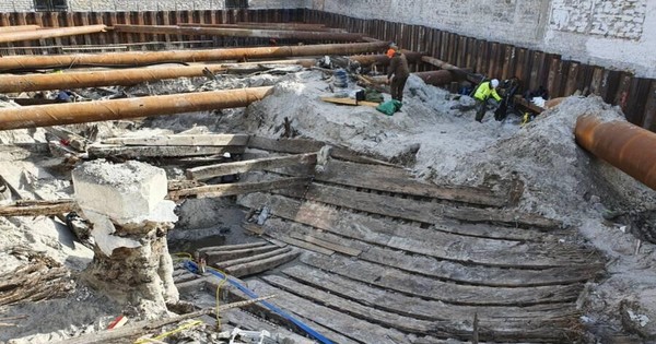 thumbnail - Bất ngờ phát hiện tàu cổ 700 tuổi còn nguyên vẹn dưới lòng thành phố