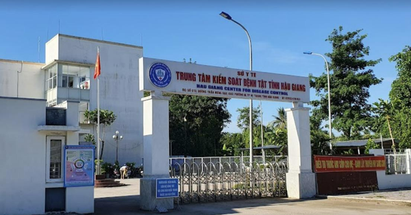 thumbnail - Chủ tịch tỉnh Hậu Giang thông tin vụ giám đốc CDC nộp lại 'túi quà' 450 triệu của Việt Á