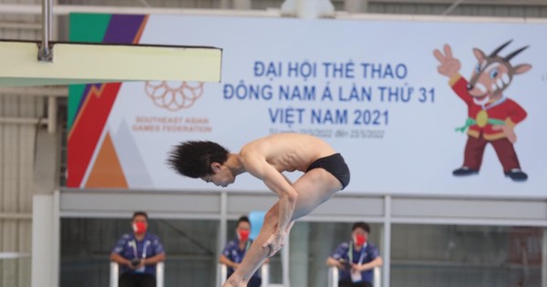 thumbnail - Cú nhảy 0 điểm của 'hotboy' Tùng Dương ở SEA Games 31
