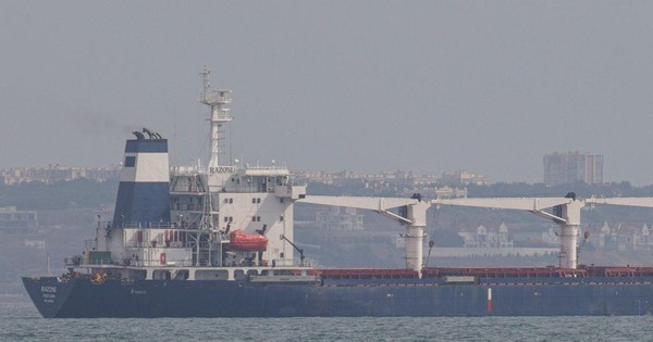 thumbnail - Tàu chở ngũ cốc ra khơi ở Ukraine: Thủy thủ đoàn vừa vui sướng, vừa lo đụng phải thủy lôi