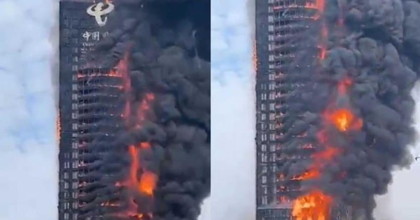 thumbnail - Tòa tháp 200m ở Trung Quốc cháy rực như đuốc