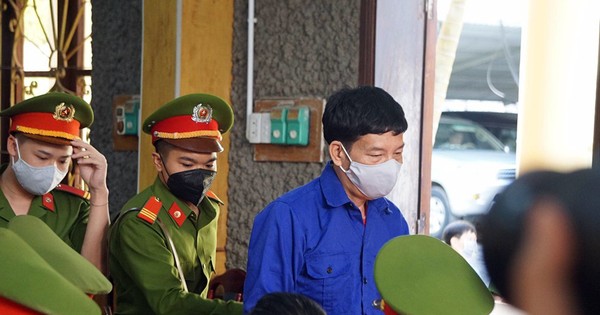 Cận cảnh phiên xét xử 12 bị cáo trong vụ gian lận điểm thi ở Sơn La