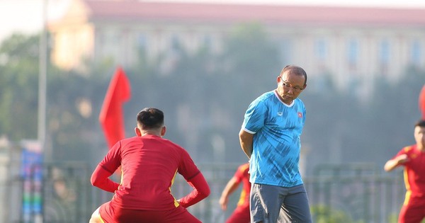 thumbnail - Tin SEA Games 31: Ông Park đóng cửa luyện quân, giá vé xem U23 Việt Nam cao ngất ngưởng