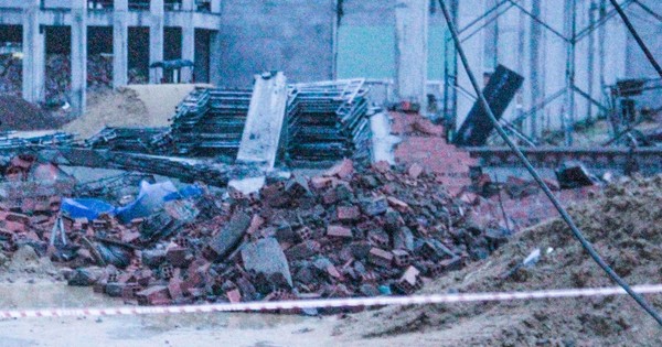 thumbnail - Hình ảnh hiện trường vụ sập tường ở khu công nghiệp làm 5 người chết