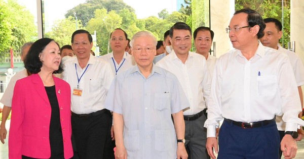 thumbnail - Tổng Bí thư Nguyễn Phú Trọng làm việc tại TPHCM